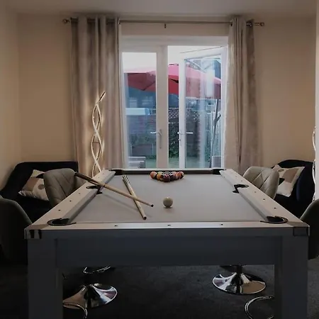 Wilton Retreat- Hot Tub, Pool Table, Parking Apartment Southampton Exterior photo