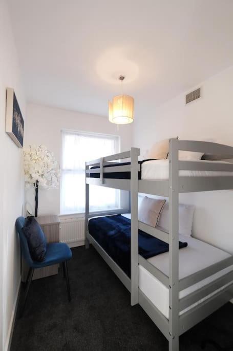 Wilton Retreat- Hot Tub, Pool Table, Parking