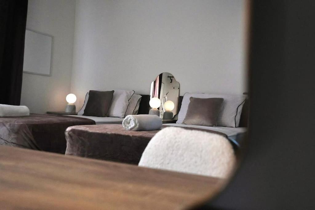 Wilton Retreat- Hot Tub, Pool Table, Parking Apartment