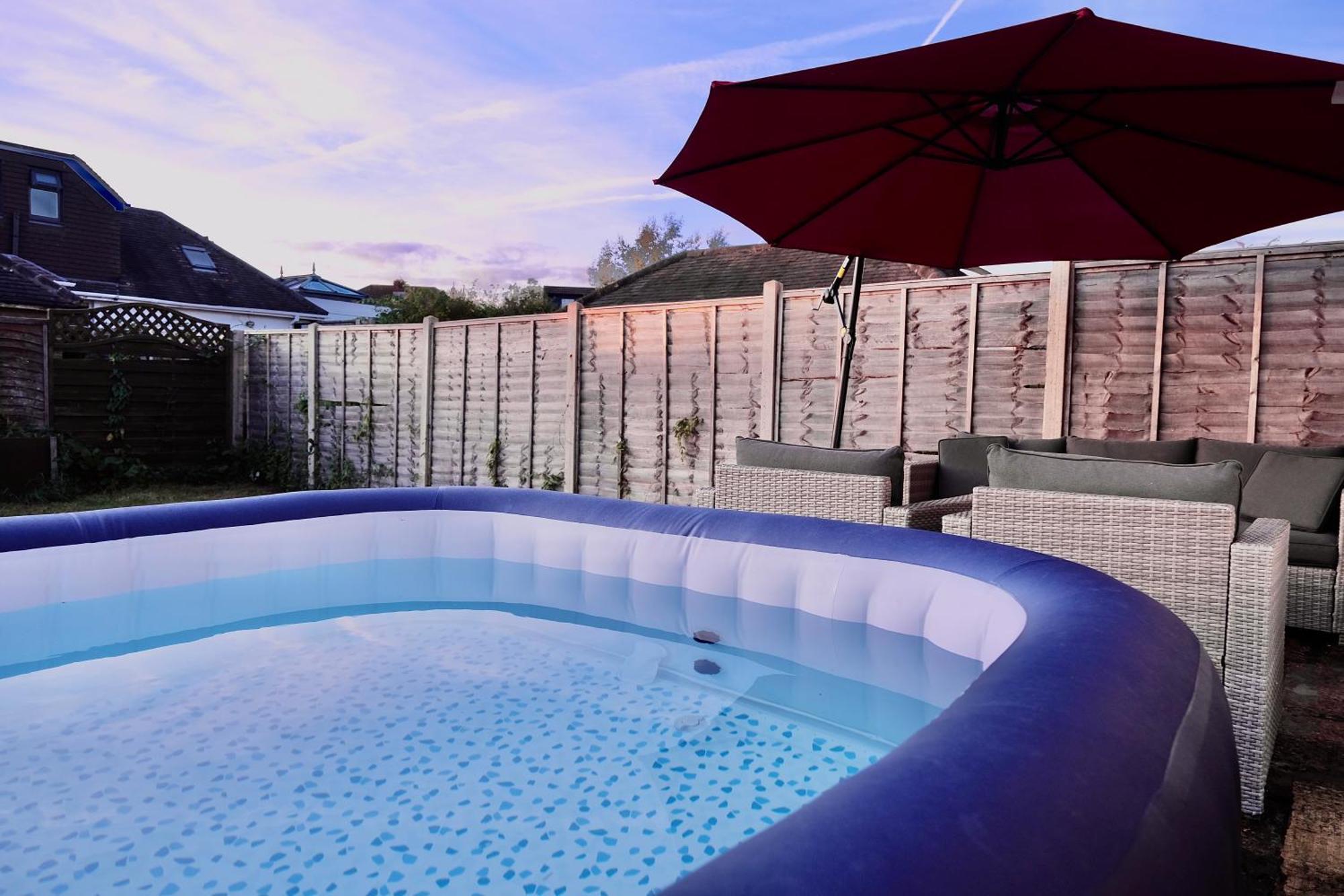 Wilton Retreat- Hot Tub, Pool Table, Parking Apartment *